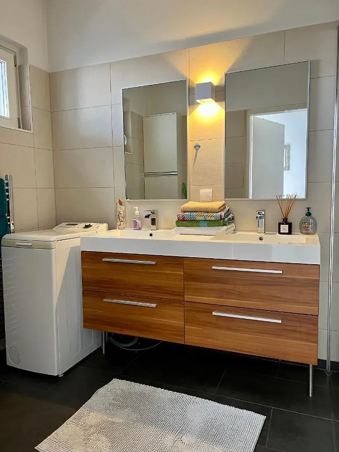 Danube Central Penthouse 3 Bed 90 M2 With Balcony Vienna 0*,