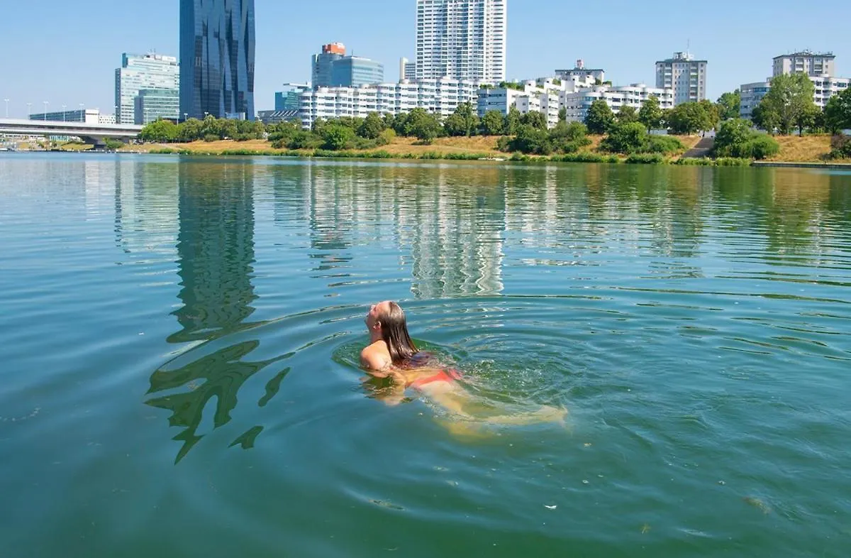 Danube Central Penthouse 3 Bed 90 M2 With Balcony Vienna 0*,  Austria